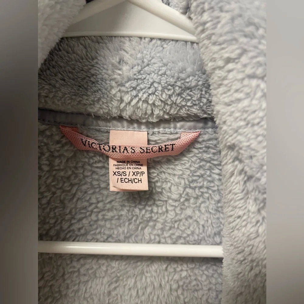 Victoria’s Secret Robe - Picture 4 of 4